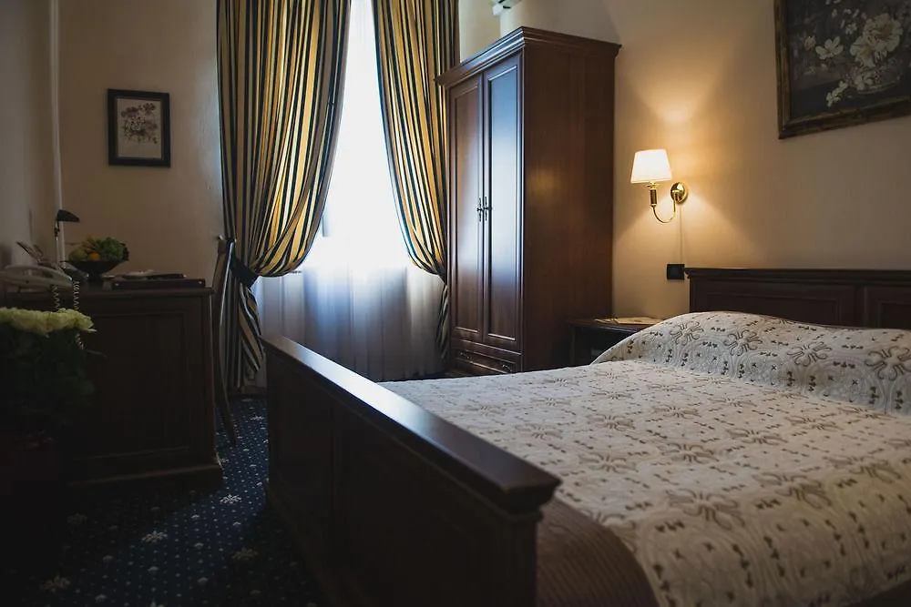 Number 21 By Dbi Hotel Kijev Ukrajna
